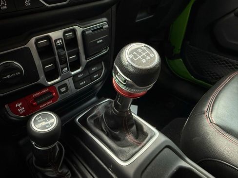 Used 2019 Jeep Wrangler Unlimited Rubicon w/ Dual Top Group image 14