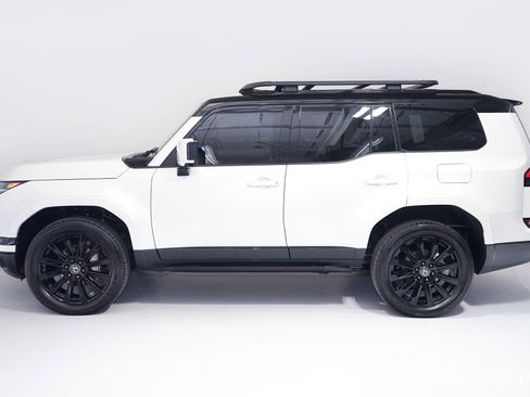 Used 2024 Lexus GX 550 w/ Accessory Package (31) image 5