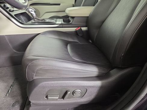 Certified 2024 Kia Carnival LX FWD image 29