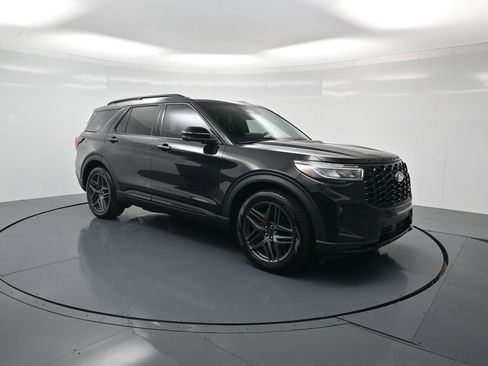 Used 2025 Ford Explorer ST image 32