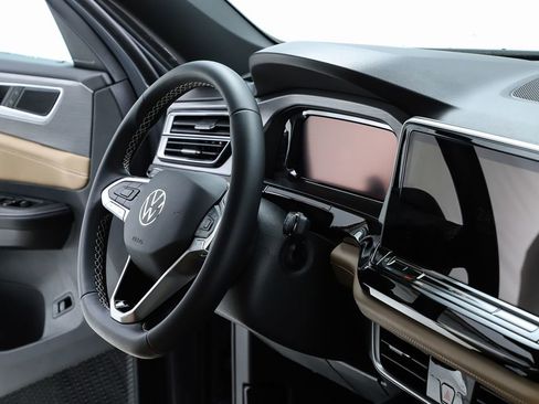 New 2026 Volkswagen Atlas Cross Sport SE image 73