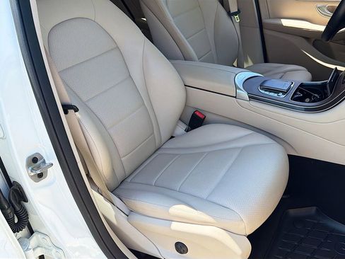 Used 2022 Mercedes-Benz GLC 300 4MATIC w/ Premium Package Lite image 17