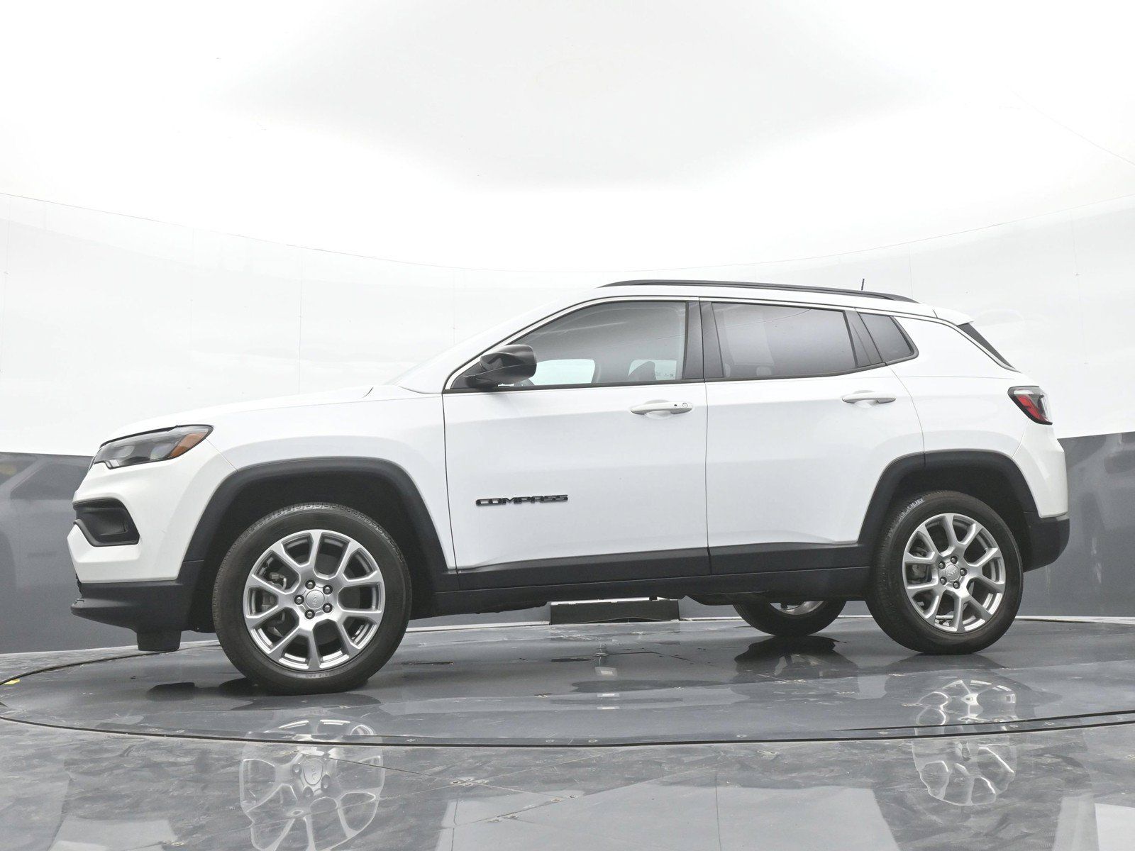Used 2023 Jeep Compass Latitude AWD/4WD image 44