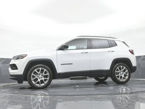 Used 2023 Jeep Compass Latitude AWD/4WD image 44