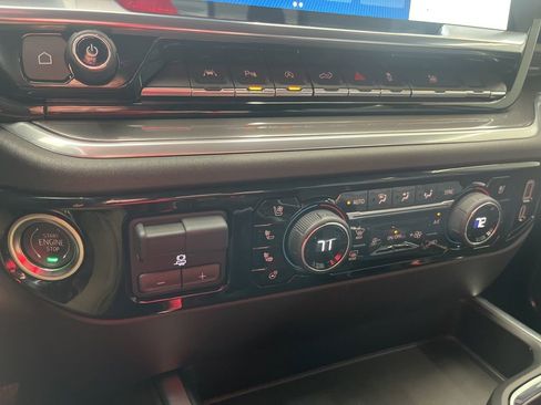 Used 2024 Chevrolet Silverado 1500 High Country w/ Midnight Edition image 27