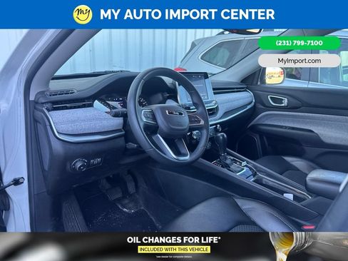 Used 2022 Jeep Compass Latitude AWD/4WD image 8