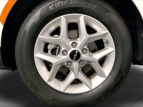 Certified 2025 Kia Soul LX w/ LX Technology Package FWD image 9
