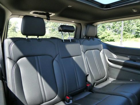 New 2026 Jeep Grand Wagoneer 4WD image 13