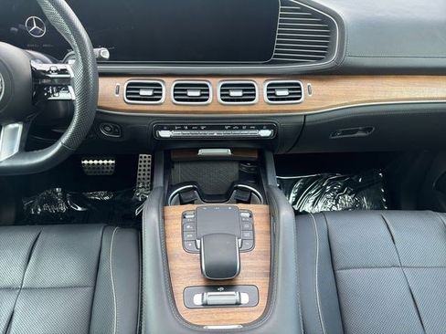 Used 2024 Mercedes-Benz GLS 580 4MATIC image 17