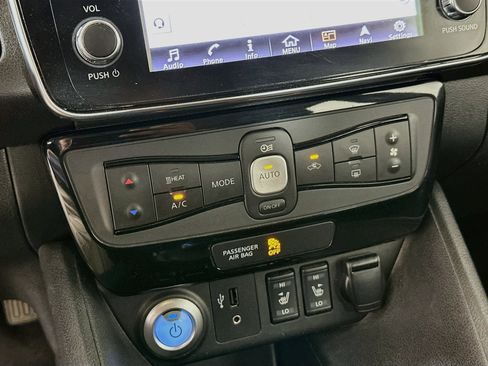 Used 2019 Nissan Leaf SV w/ SV Technology Package FWD image 24