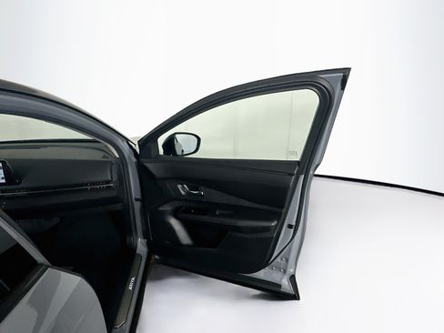 Used 2023 Nissan Ariya FWD image 33