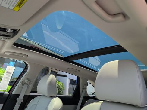 Certified 2025 Kia Sorento S w/ Panoramic Sunroof Package FWD image 17
