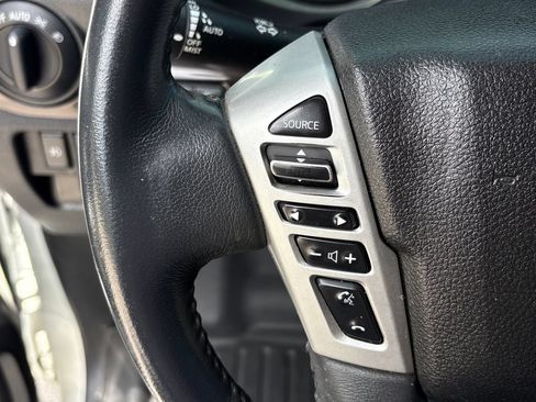 Used 2017 Nissan Titan SV AWD/4WD image 17