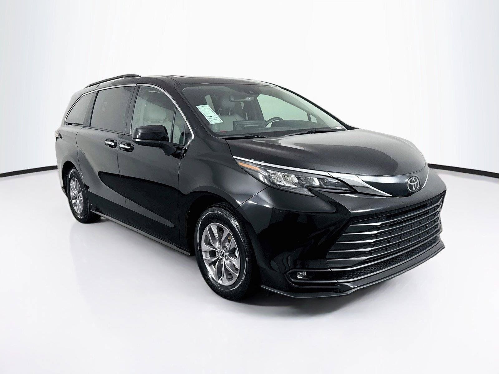 Certified 2026 Toyota Sienna XLE FWD image 10