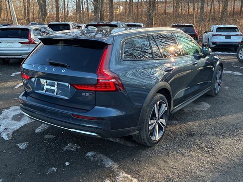 Used 2025 Volvo V60 B5 Cross Country Plus image 14