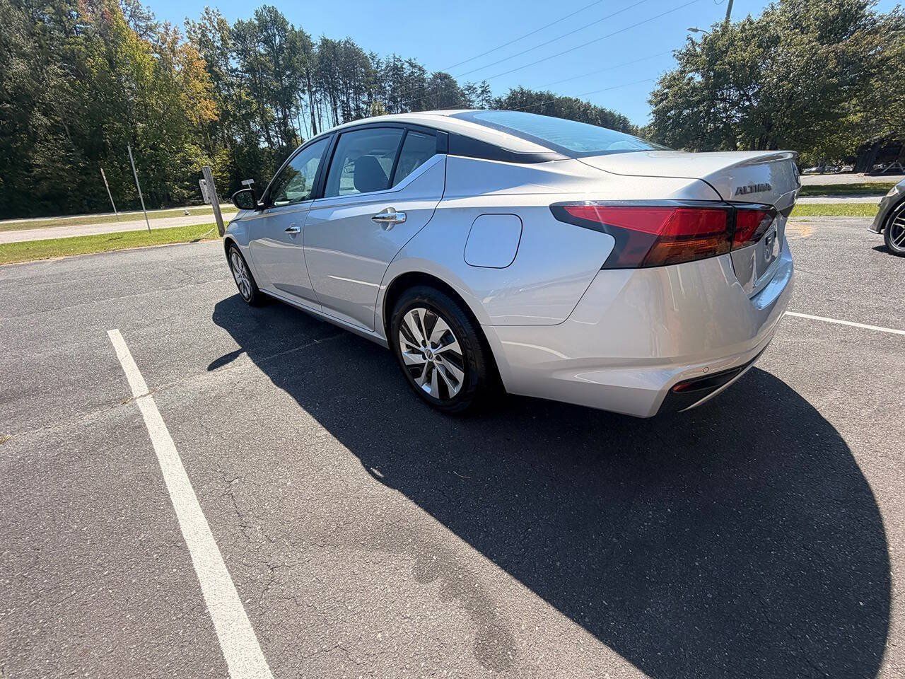 Used 2024 Nissan Altima 2.5 S FWD image 9