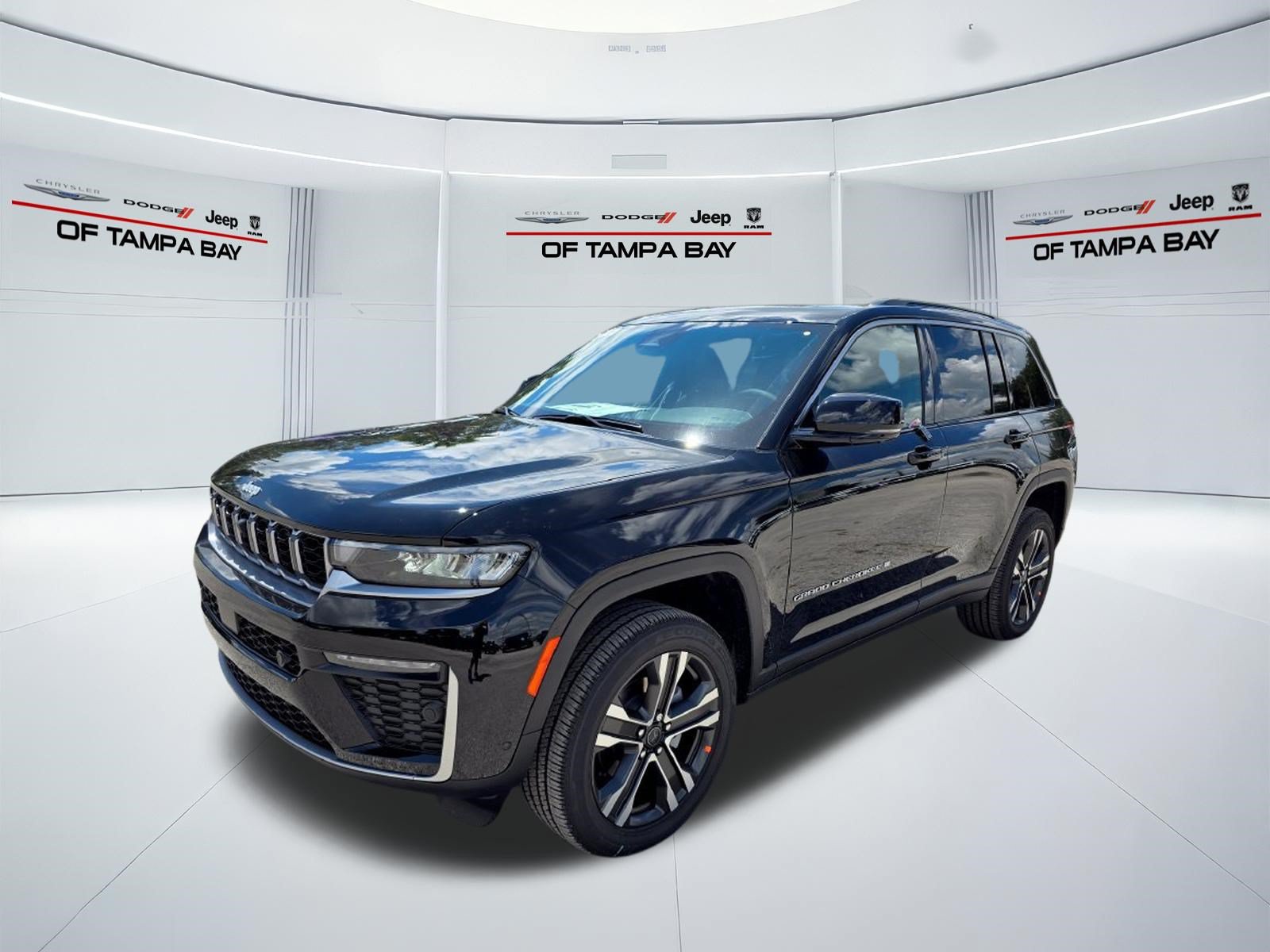 New 2027 Jeep Grand Cherokee Limited w/ Technology Group II AWD/4WD image 2