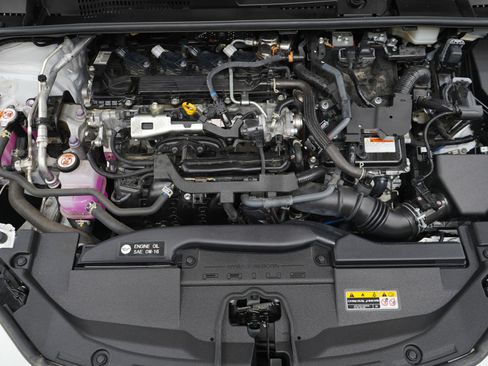 Used 2024 Toyota Prius XLE AWD/4WD image 32