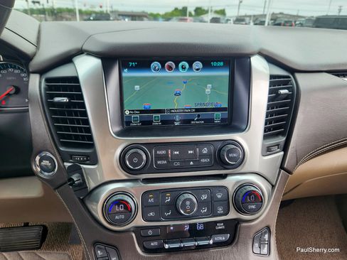 Used 2016 Chevrolet Suburban LTZ RWD image 28