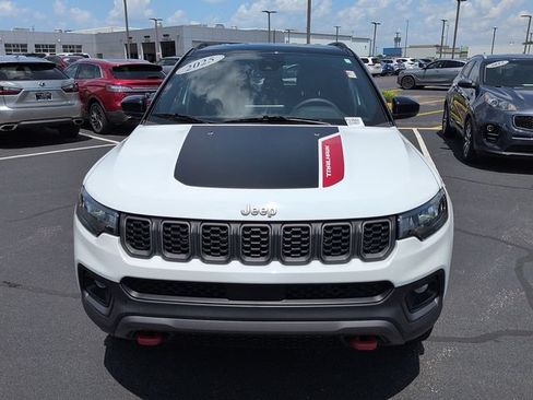 Used 2025 Jeep Compass Trailhawk AWD/4WD image 2