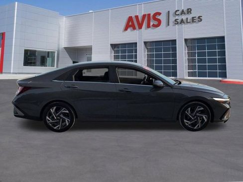 Used 2025 Hyundai Elantra SEL FWD image 5