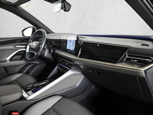 Used 2025 Audi Q5 Premium w/ Convenience Package image 23