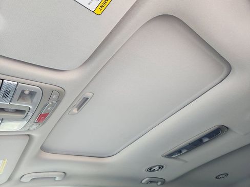 Used 2025 Kia Telluride EX w/ EX Captain's Chair Package image 25