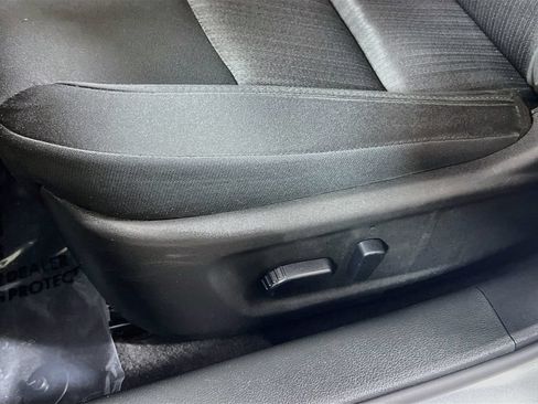 Used 2025 Nissan Altima 2.5 SV FWD image 17