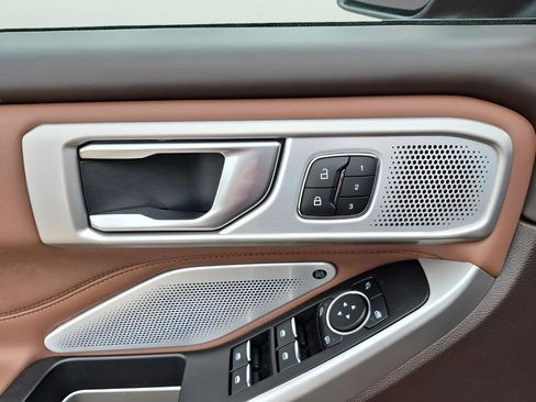 Used 2024 Ford Explorer King Ranch w/ Technology Package image 27