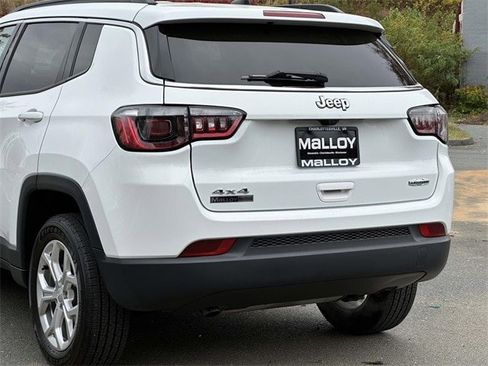 Used 2024 Jeep Compass Latitude image 4