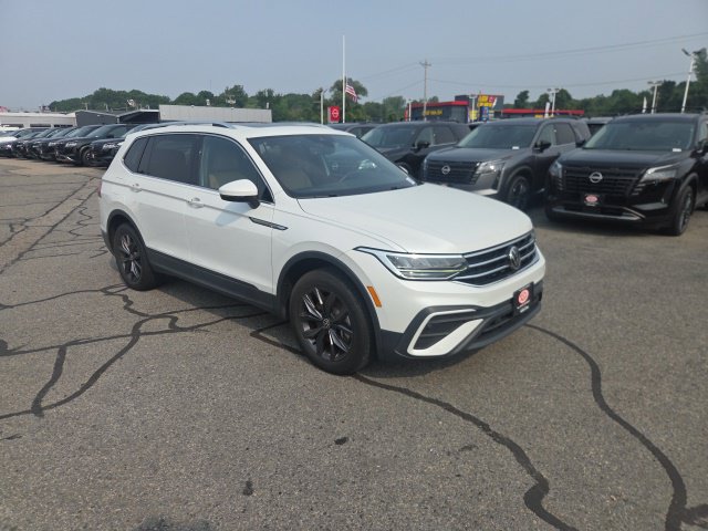 Used 2023 Volkswagen Tiguan SE w/ Panoramic Sunroof Package AWD/4WD image 7