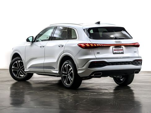 New 2025 Audi Q5 Premium image 12