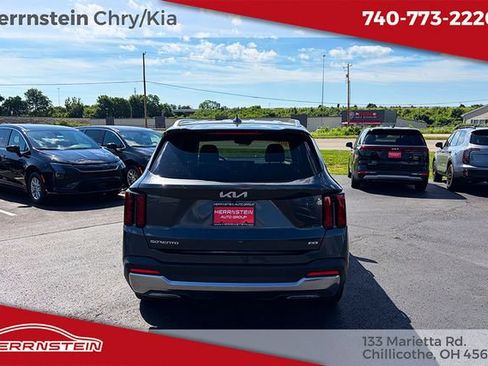 Used 2024 Kia Sorento S AWD/4WD image 29