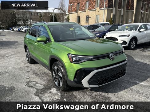 Certified 2025 Volkswagen Taos SE w/ Panoramic Sunroof Package image 1