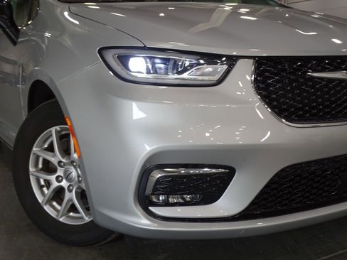 Used 2024 Chrysler Pacifica Touring-L image 49