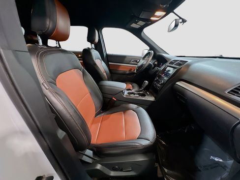 Used 2019 Ford Explorer XLT w/ Equipment Group 202A image 21