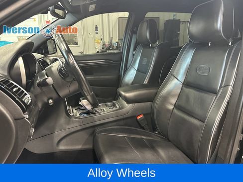Used 2020 Jeep Grand Cherokee Overland AWD/4WD image 17