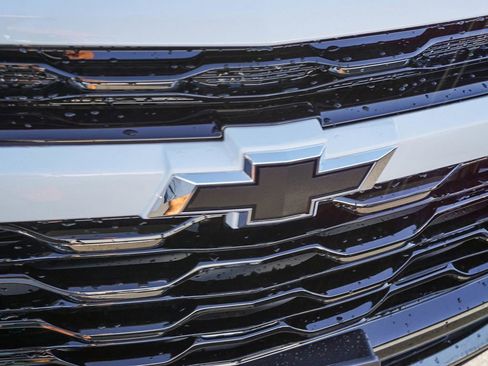 New 2026 Chevrolet Trax ACTIV w/ Sunroof Package FWD image 11