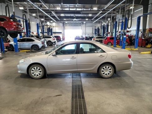 Used 2006 Toyota Camry LE FWD image 4