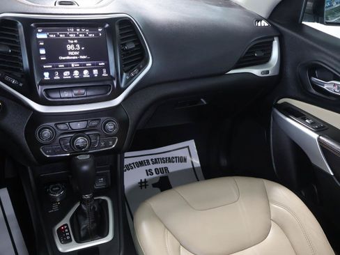 Used 2018 Jeep Cherokee Limited AWD/4WD image 30