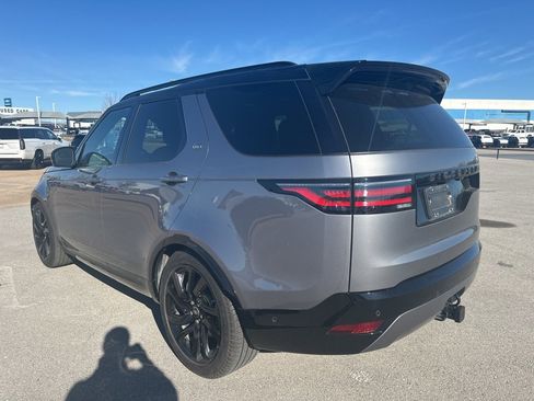 Used 2025 Land Rover Discovery Dynamic SE image 3