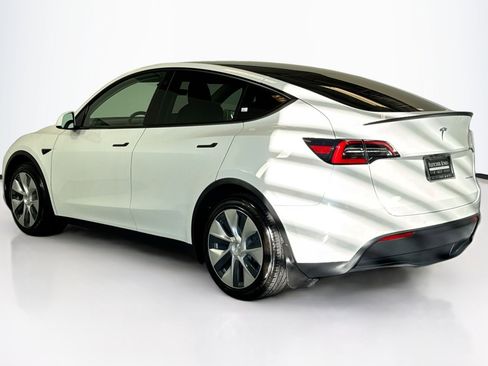 Used 2021 Tesla Model Y Long Range image 7