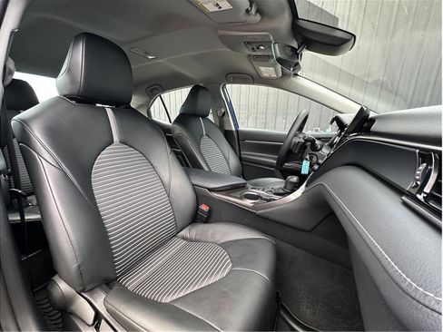 Used 2024 Toyota Camry SE image 4