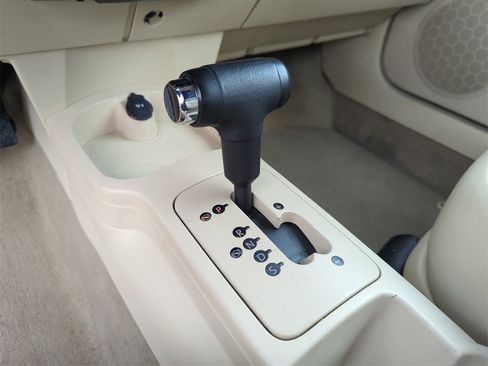 Used 2008 Volkswagen Beetle SE image 35