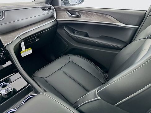 New 2025 Jeep Grand Cherokee Limited image 30