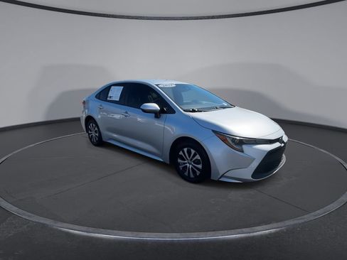 Used 2022 Toyota Corolla LE FWD image 3