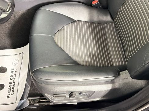 Used 2021 Toyota Camry SE image 18