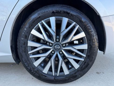 Used 2024 Nissan Altima 2.5 SV image 28