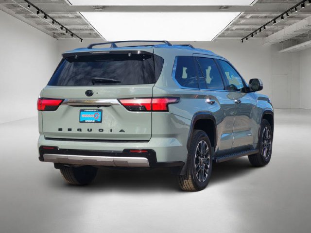 Used 2024 Toyota Sequoia Limited w/ Tow Technology Package AWD/4WD image 5