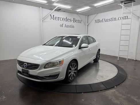 Used 2017 Volvo S60 T5 Inscription image 3